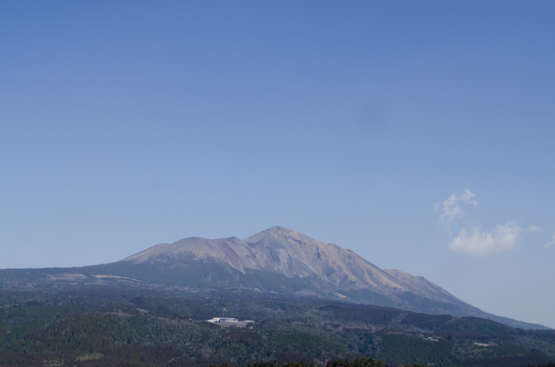 霧島の観光スポットや温泉と霧島山・火山のライブカメラ