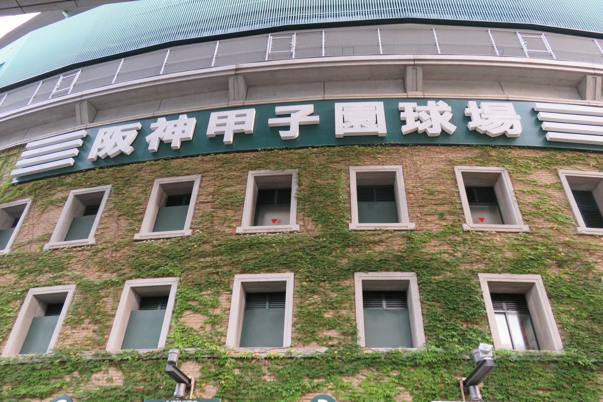 甲子園の施設や日程、ライブ中継について