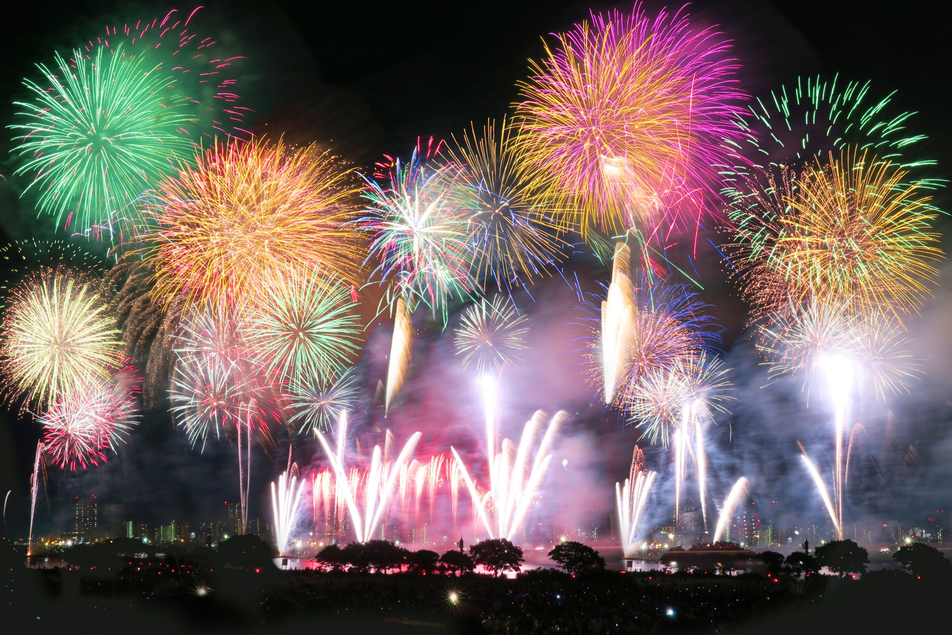 花火大会 関東や関西の人気イベントと全国 花火カレンダー18版 の紹介 旅と観光の手帳