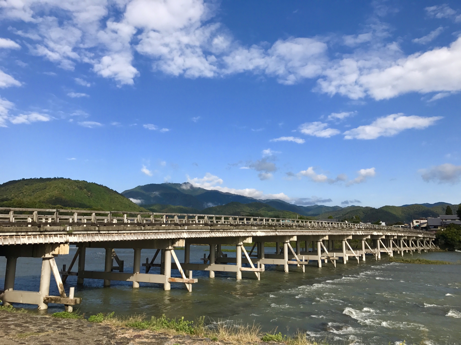 渡月橋へのアクセスや駐車場と観光ポイント、氾濫や通行止め情報│旅と観光の手帳 渡月橋へのアクセスや駐車場と観光ポイント、氾濫や通行止め情報│旅と観光の手帳